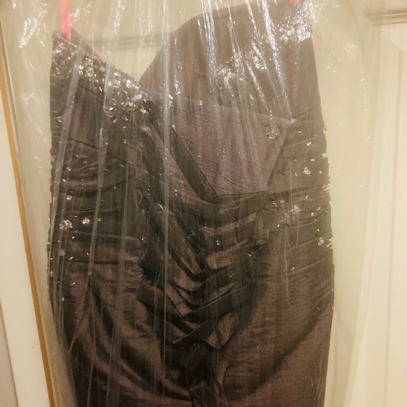 Formal gown - Picture 1 of 5